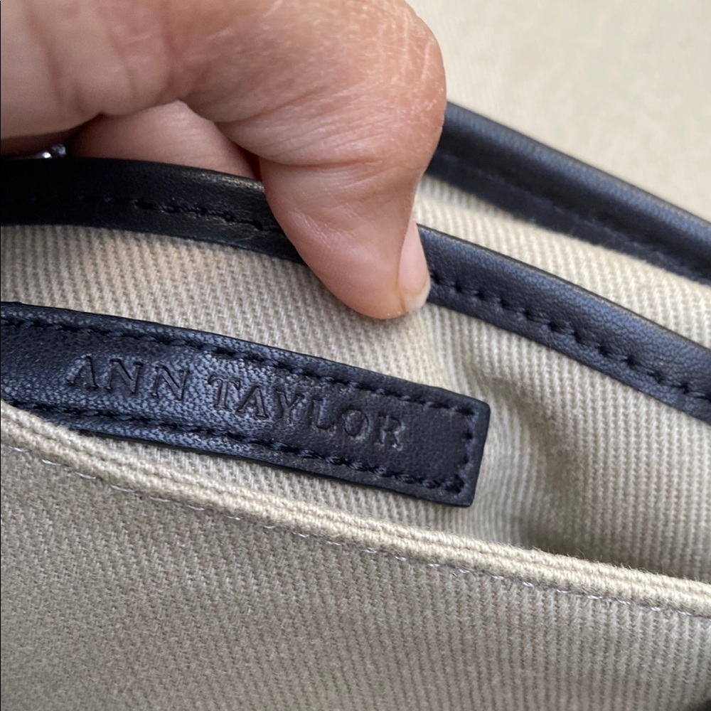 Crossbody Bag - Picture 5 of 9